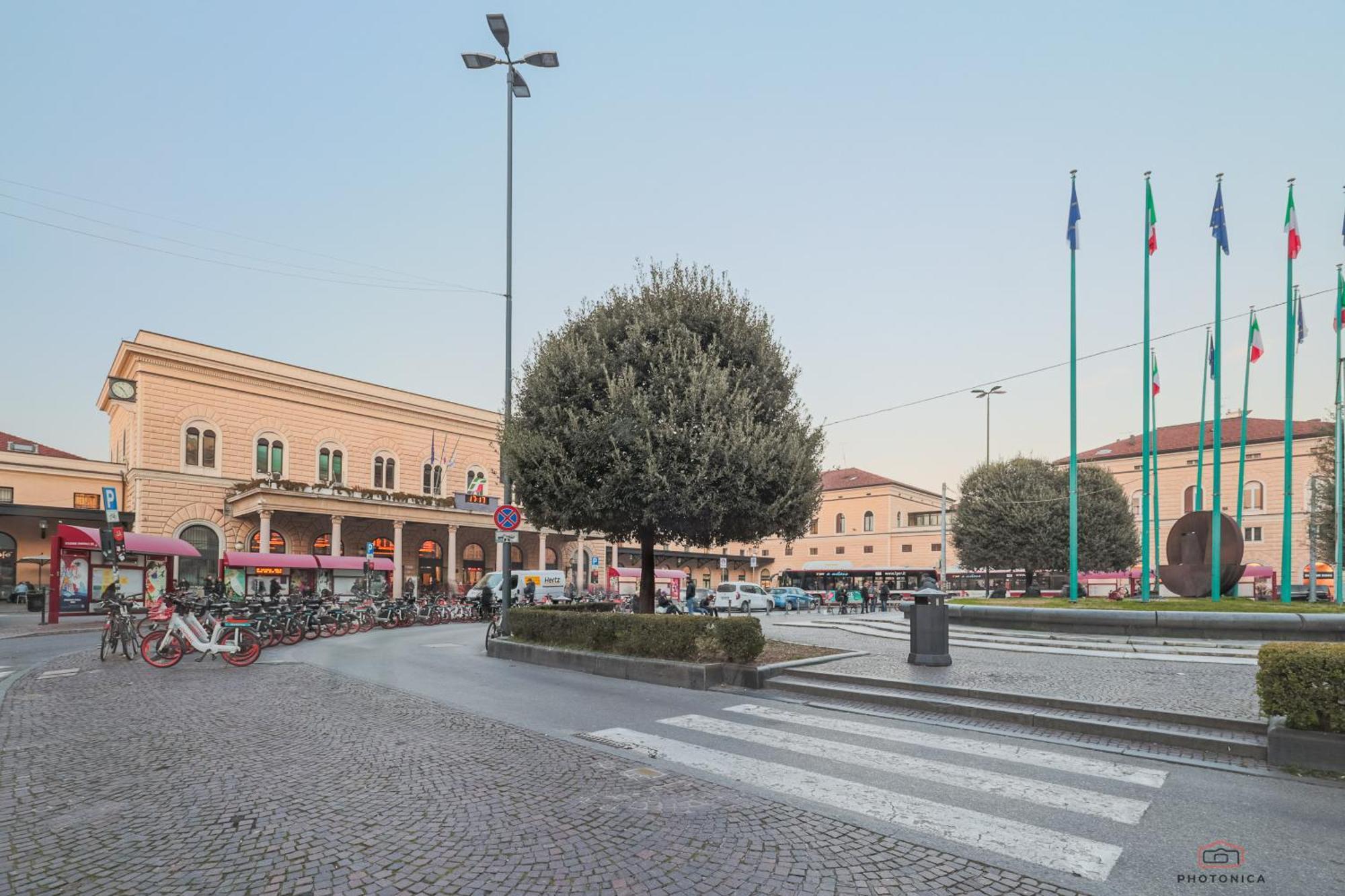 Front Station Apartment - Stazione Centrale Di Болонья Экстерьер фото